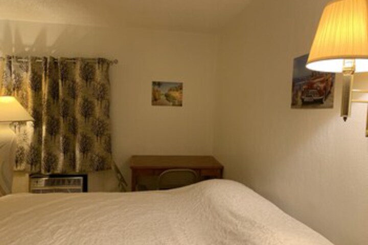 Room 16 of 204