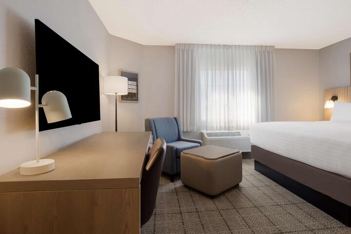 Studio Suite King Bed (6 of 18)