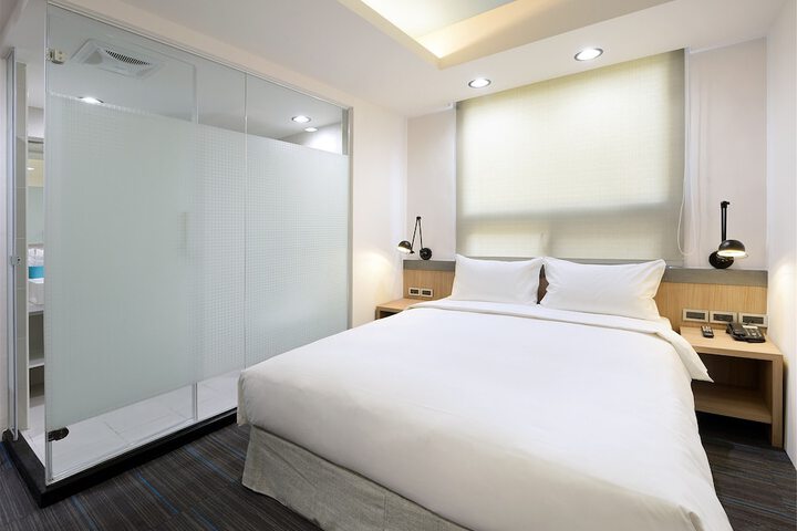 Room 9 of 45