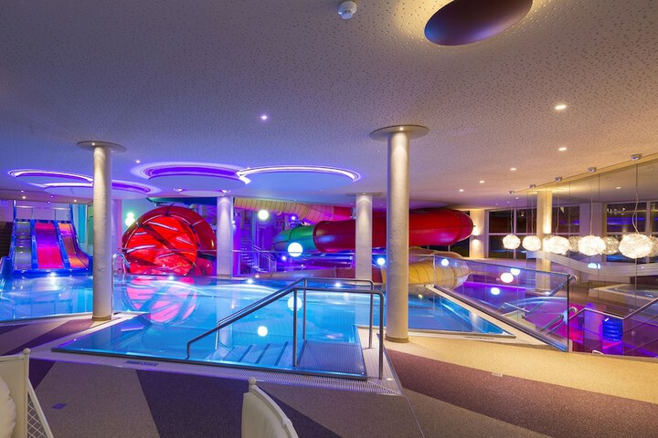 Hotel Pool