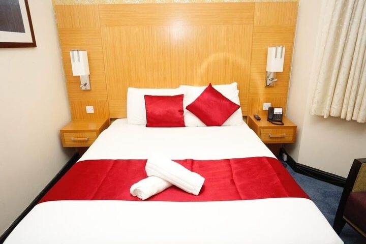 Room 10 of 33