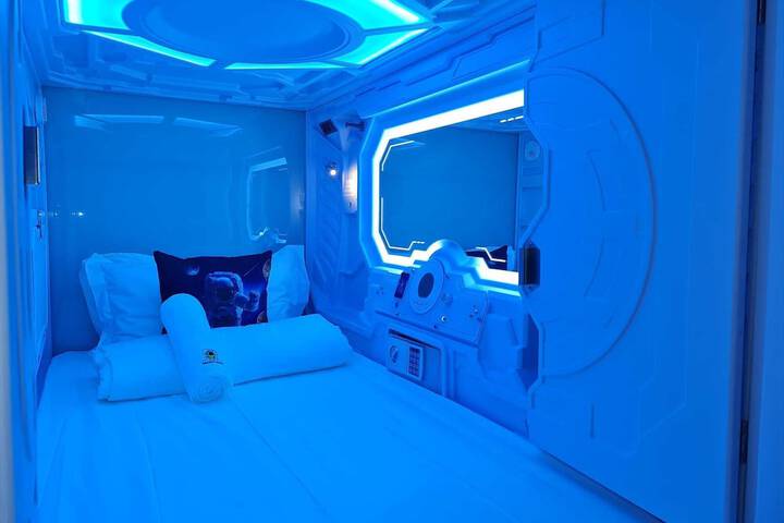 Room 4 of 17