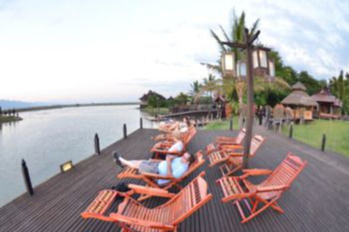 Sundeck 104 of 107