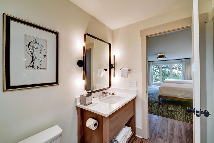 Room 105 of 220