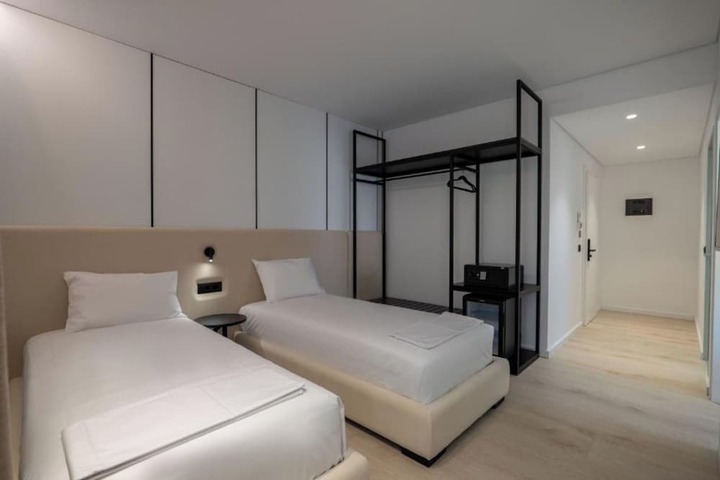 Room 37 of 100