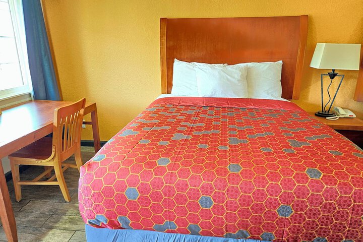Single Queen Size Bed (6 of 11)