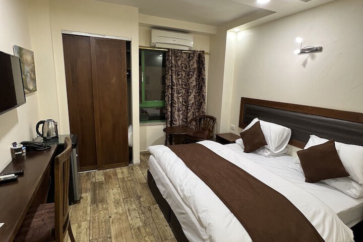 Room 5 of 27