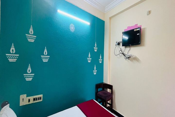 Room 3 of 8