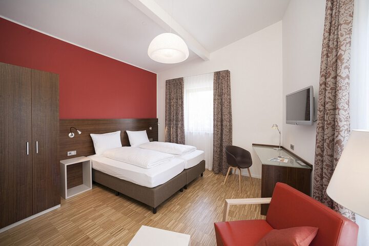 Room 10 of 27