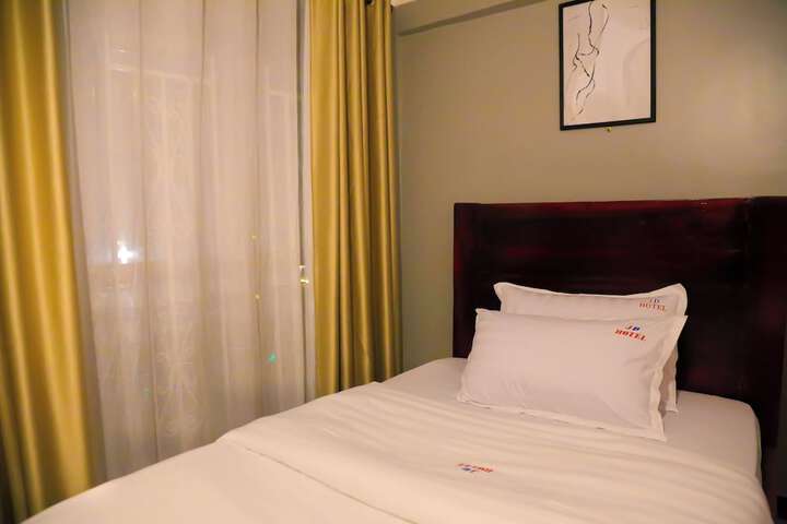 Room 15 of 39