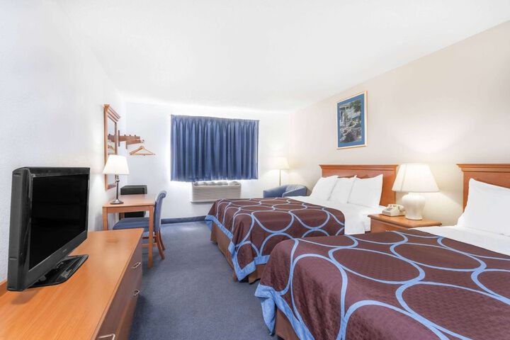 2 Double Beds (6 of 8)