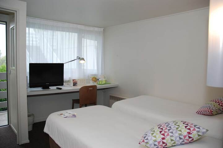 Room 8 of 29