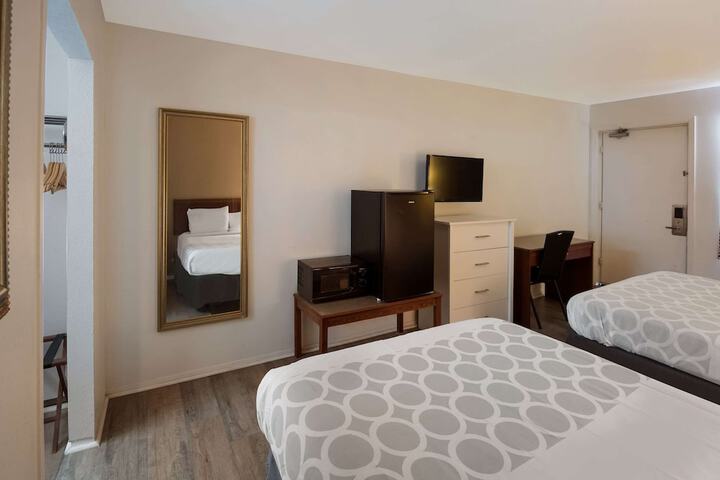 2 Double Beds (14 of 14)