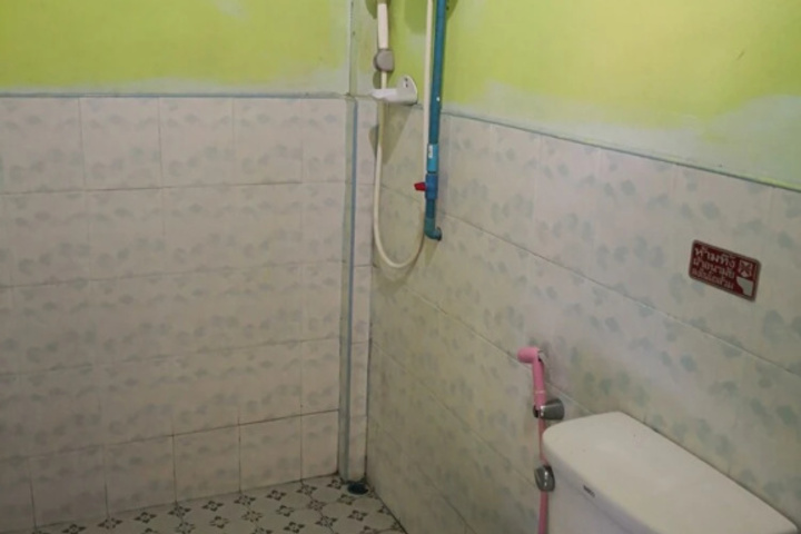 Room 10 of 18