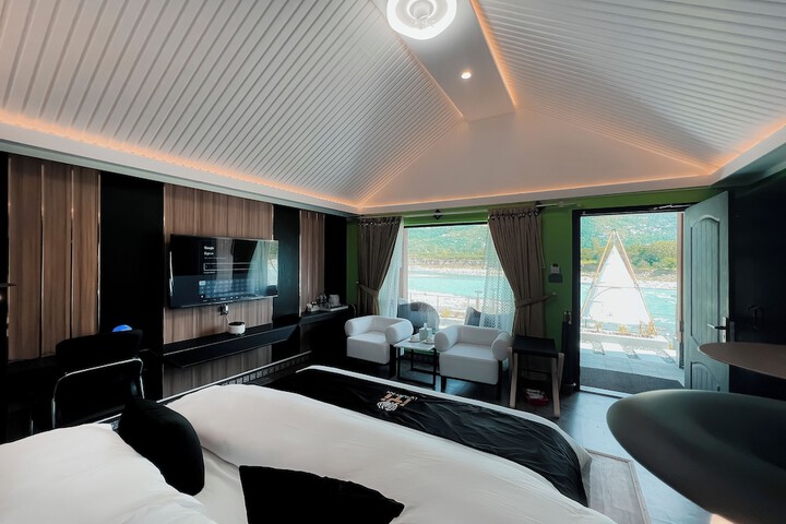 Room 4 of 35
