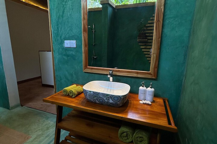 Room 17 of 38