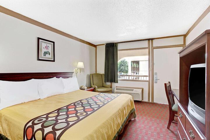 1 King Bed (2 of 8)
