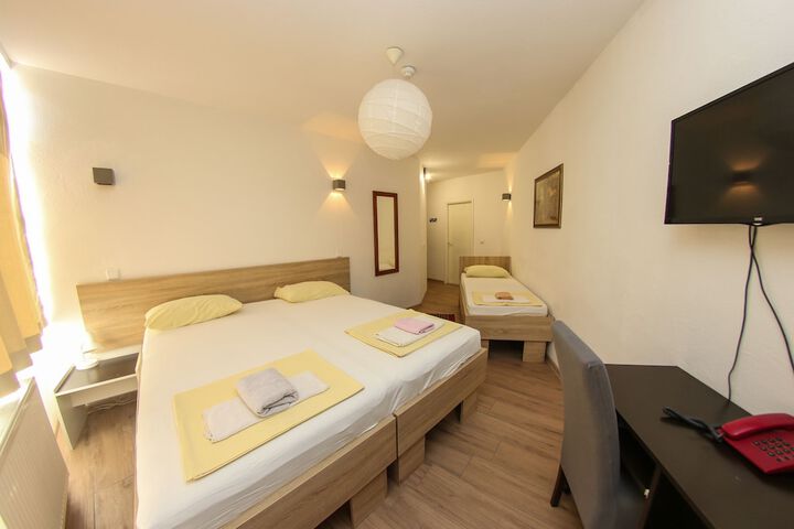 Room 42 of 73