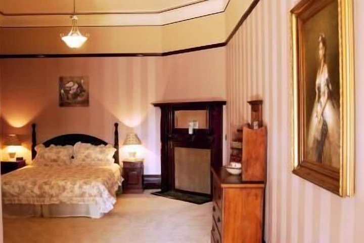 Room 7 of 33