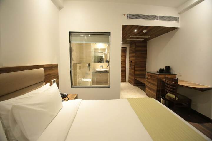 Room 4 of 14