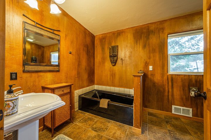 Room 33 of 74