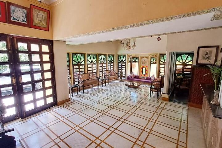 HOTEL MAHENDRA PRAKASH
