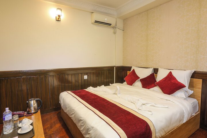 Room 9 of 35
