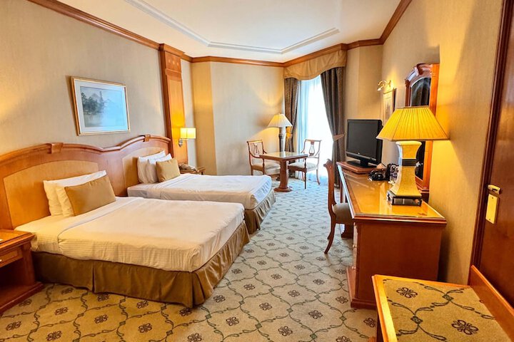 Room 5 of 38