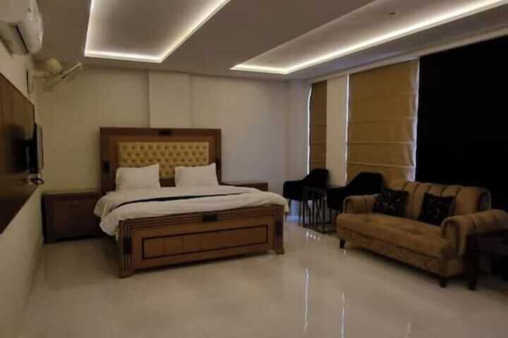 Room 18 of 30