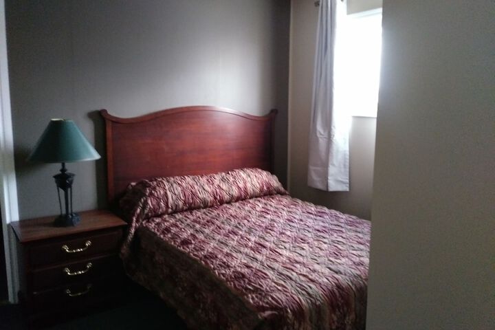Room 10 of 19