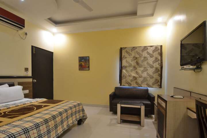 Room 8 of 31