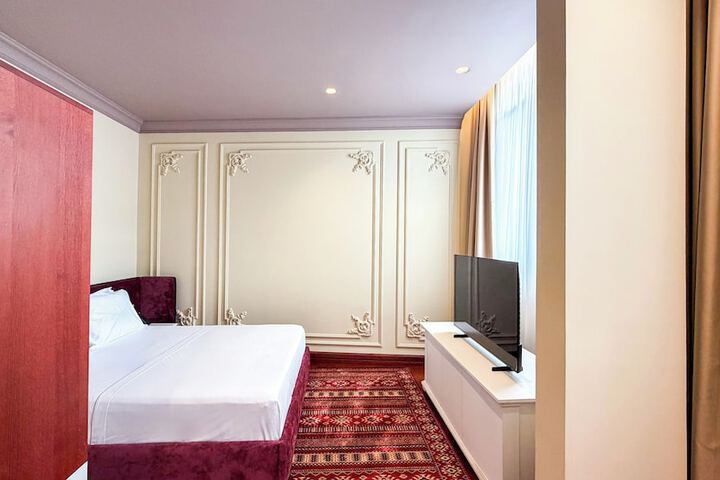 Room 9 of 96