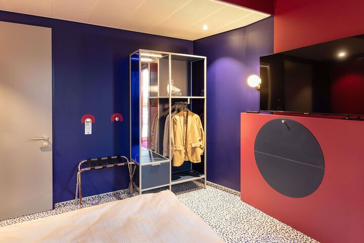 Room 29 of 65