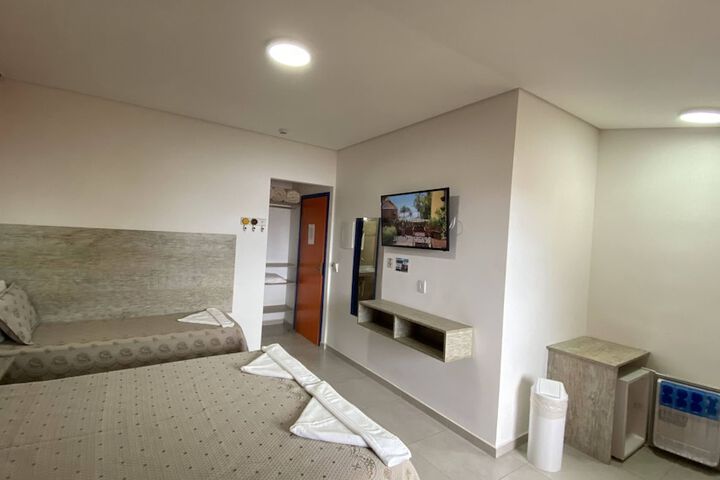 Room 14 of 193