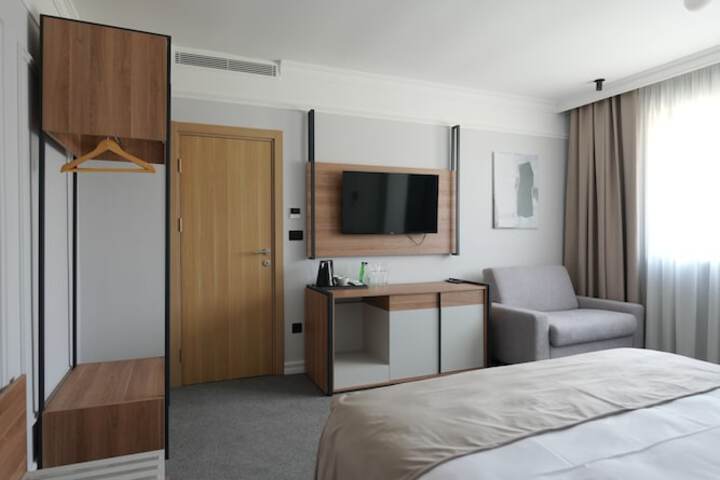 Room 5 of 38