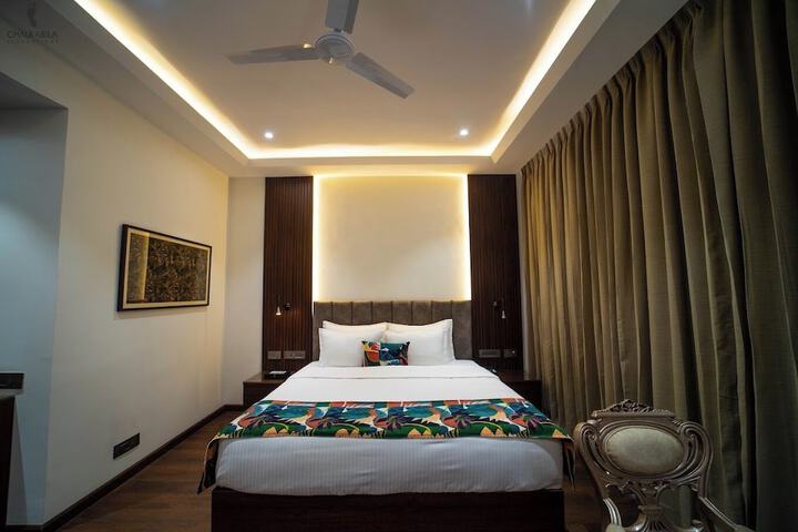 Room 9 of 35