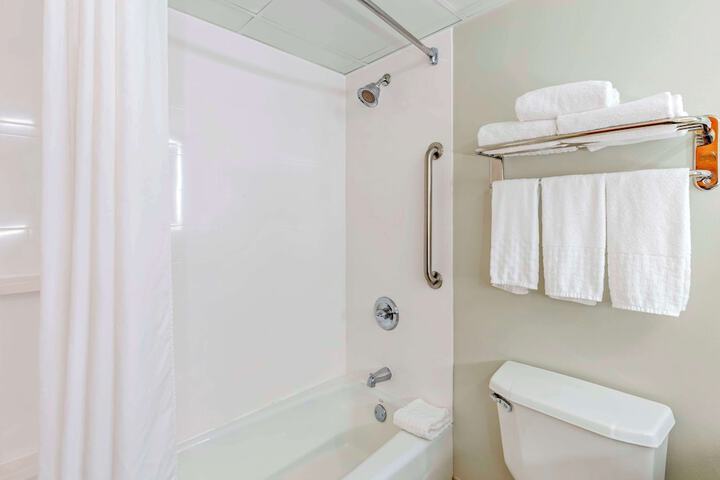 2 Queen Beds Microwave and Refrigerator Bathtub Full Breakfast (7 of 15)