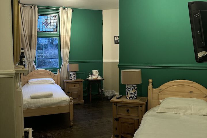 Room 8 of 25