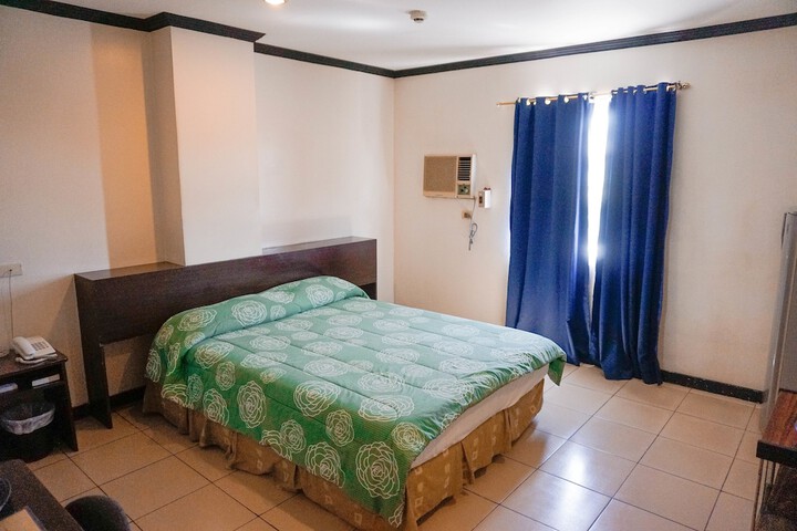 Room 4 of 37