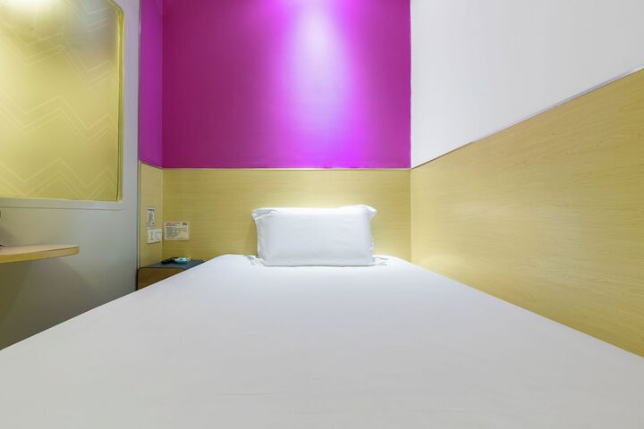 Room 5 of 6