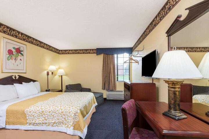 Queen Beds (5 of 9)