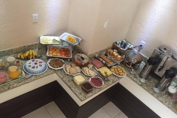 Dining 18 of 22