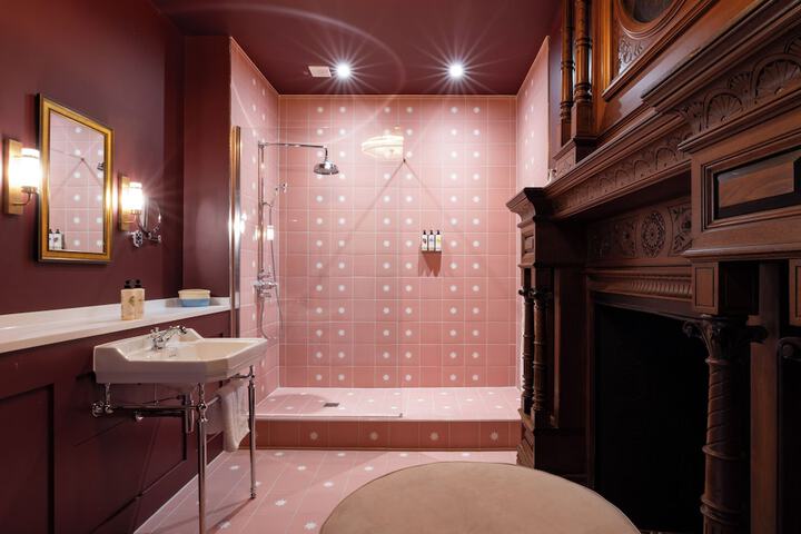 Room 51 of 80
