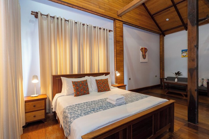 Room 4 of 30