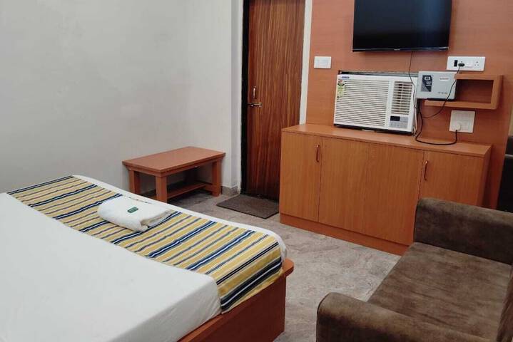 Room 6 of 11