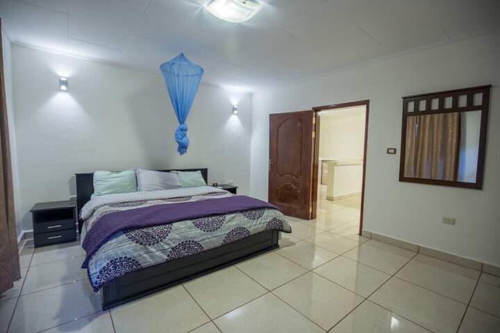 Room 9 of 42