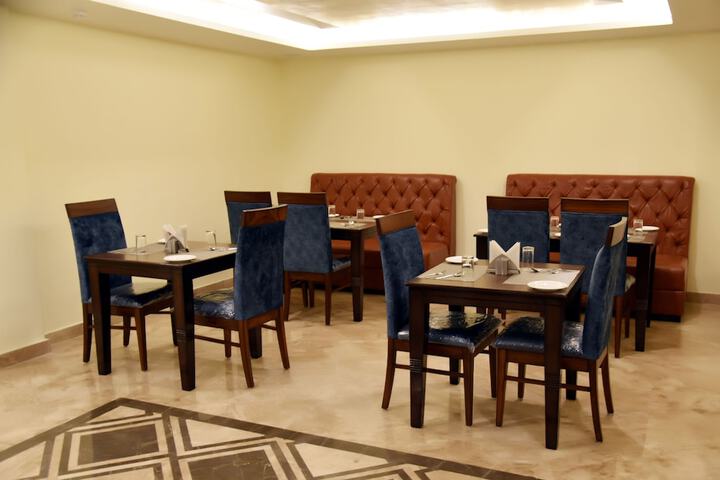 Dining 38 of 64