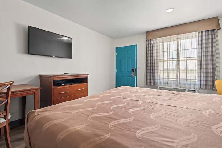 Room 11 of 28