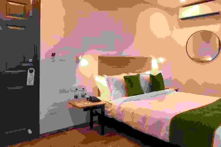 Room 3 of 16