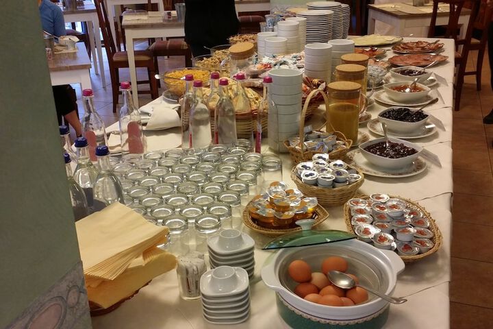 Breakfast/Coffee Service 30 of 41